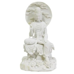 kuan-yin-sentada-trono-blanca